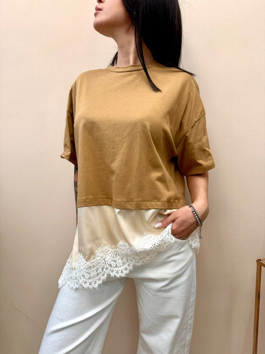 T-Shirt con pizzo - CAMMELLO