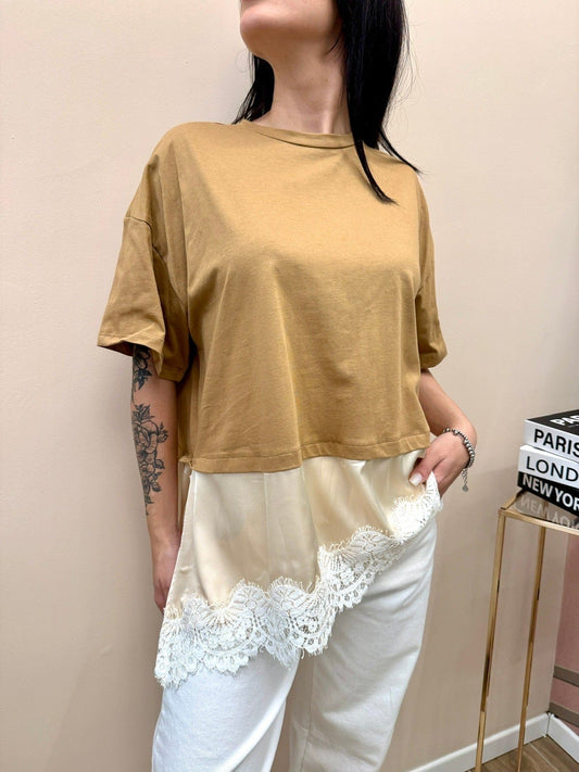 T-Shirt con pizzo - CAMMELLO