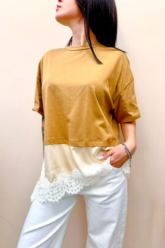 T-Shirt con pizzo - CAMMELLO