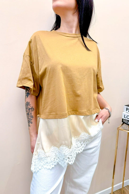 T-Shirt con pizzo - CAMMELLO
