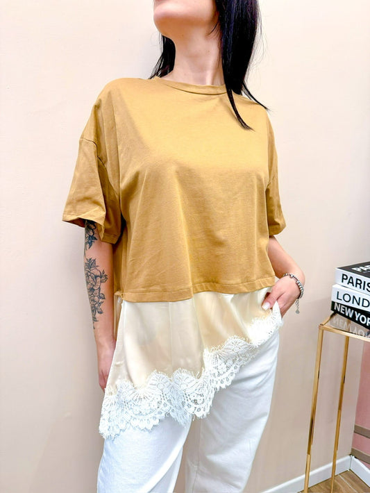 T-Shirt con pizzo - CAMMELLO