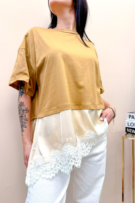 T-Shirt con pizzo - CAMMELLO