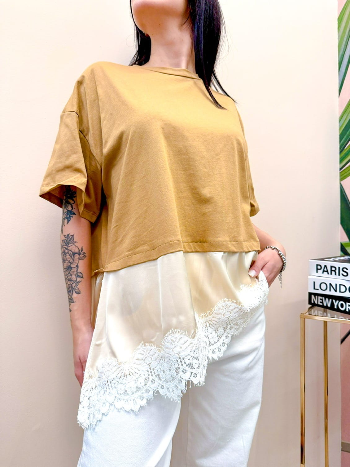 T-Shirt con pizzo - CAMMELLO