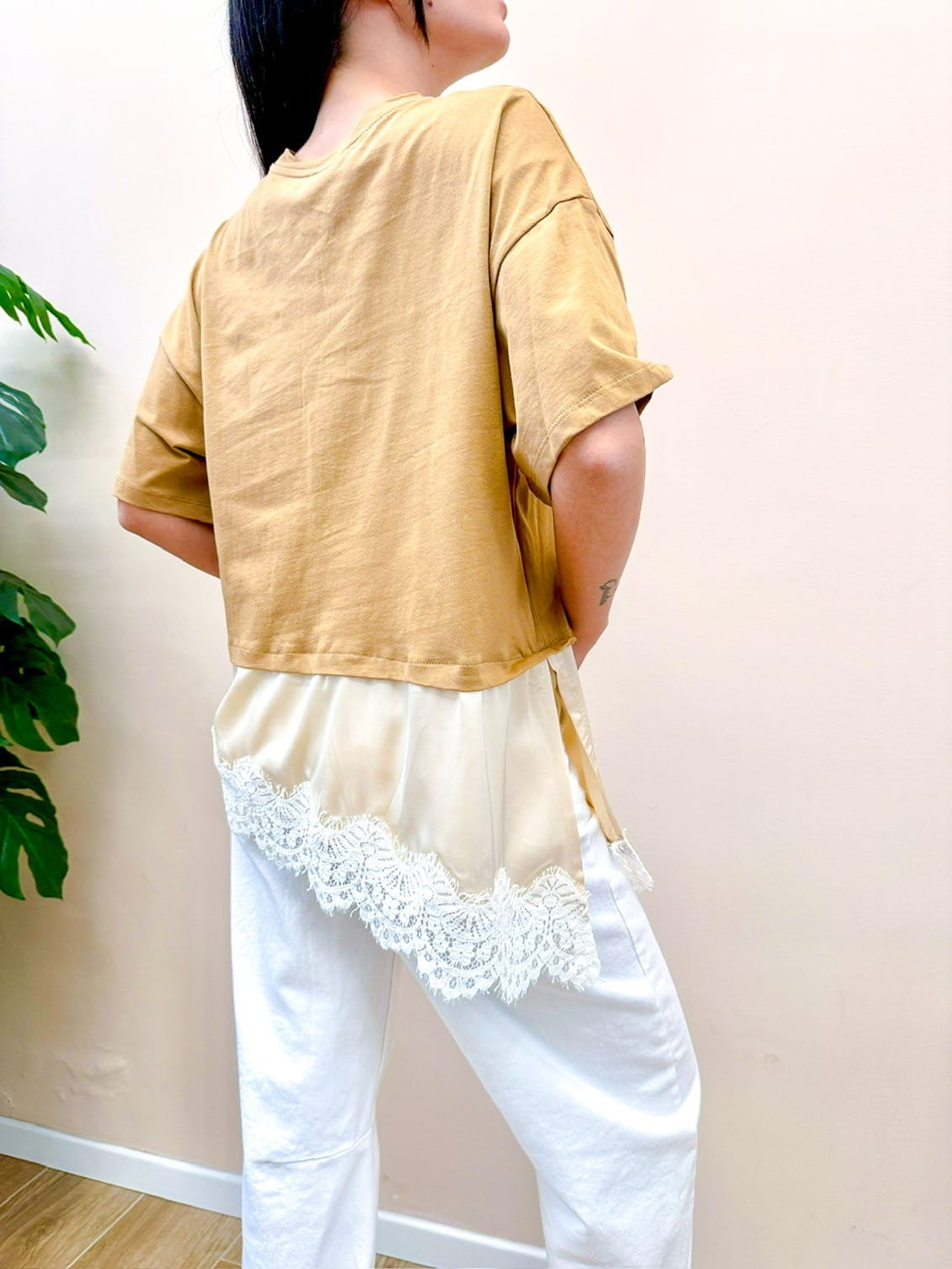 T-Shirt con pizzo - CAMMELLO