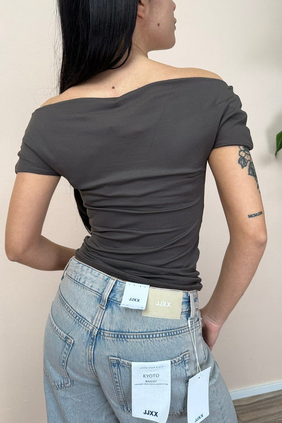 Maglia collo asimmetrico - TABACCO