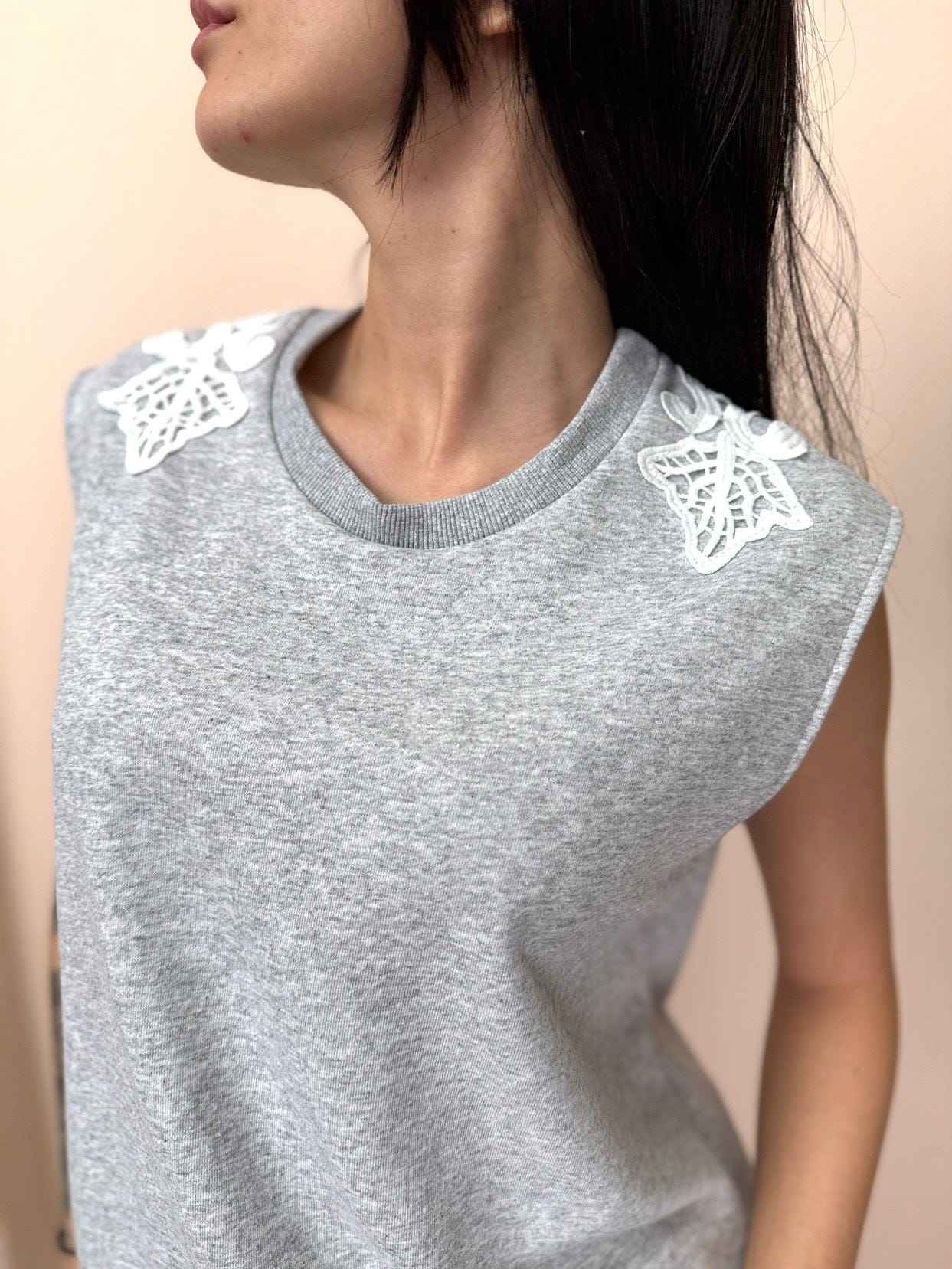 Smanicato con pizzo - GRIGIO