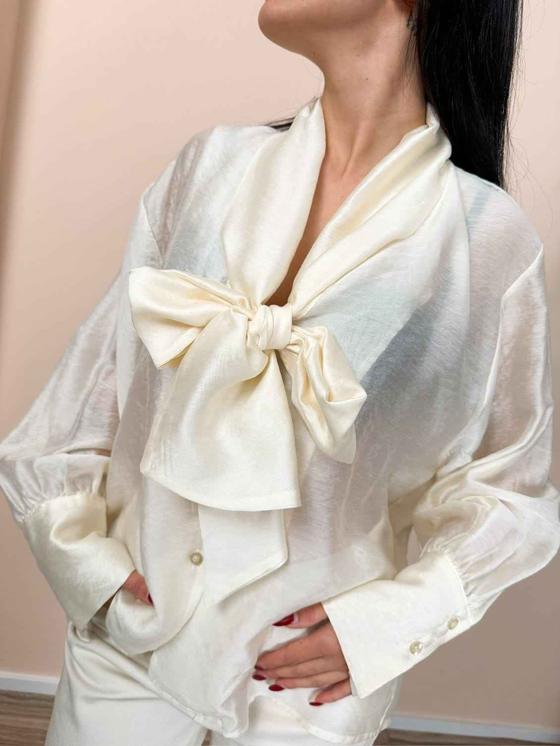 Blusa con fiocco - AVORIO