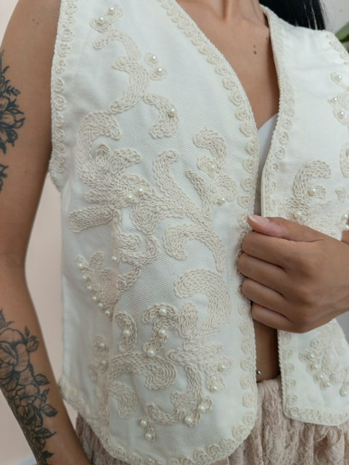 Gilet con ricamo - LATTE