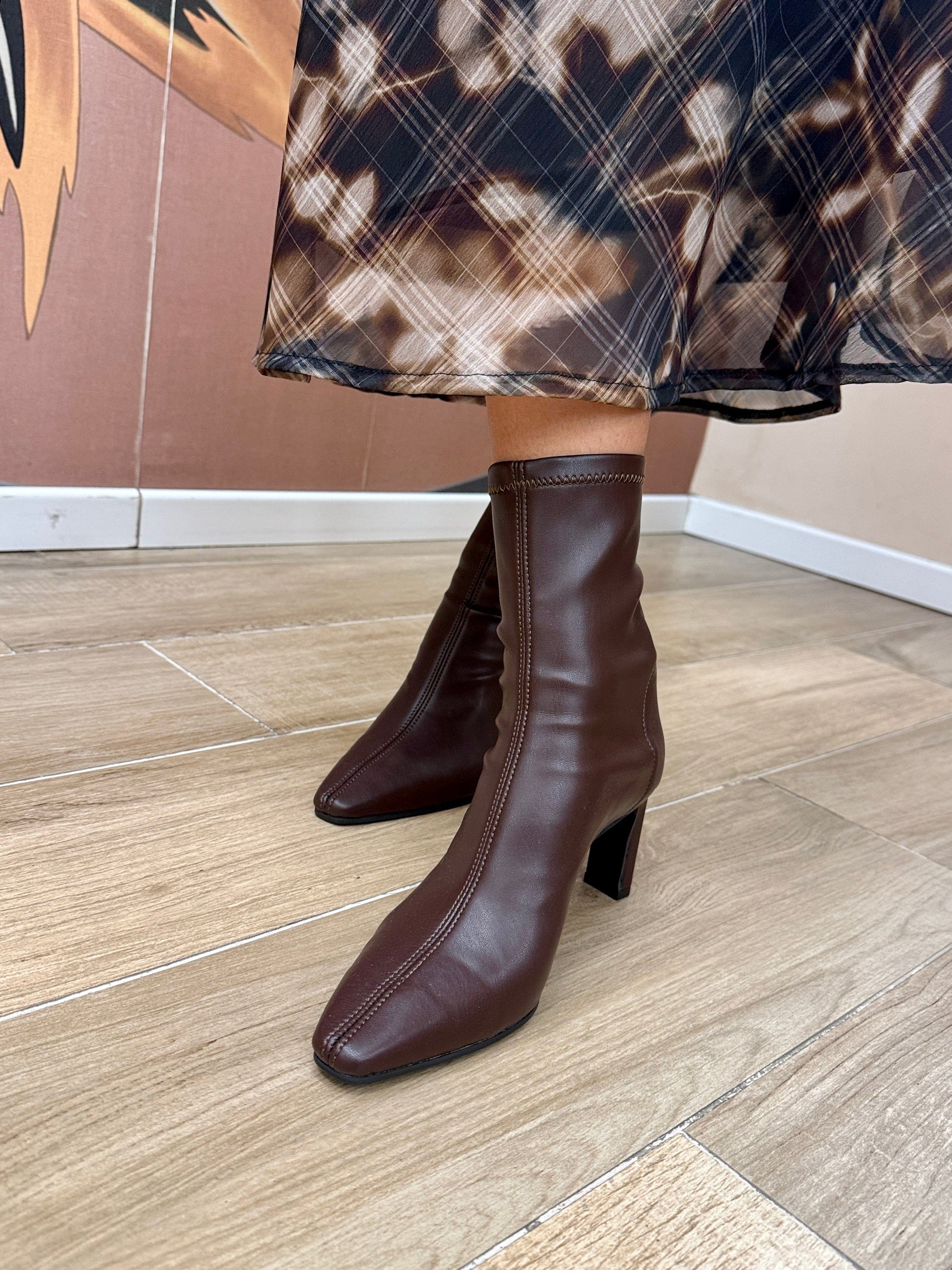 stivale elasticizzato in pelle - MORO