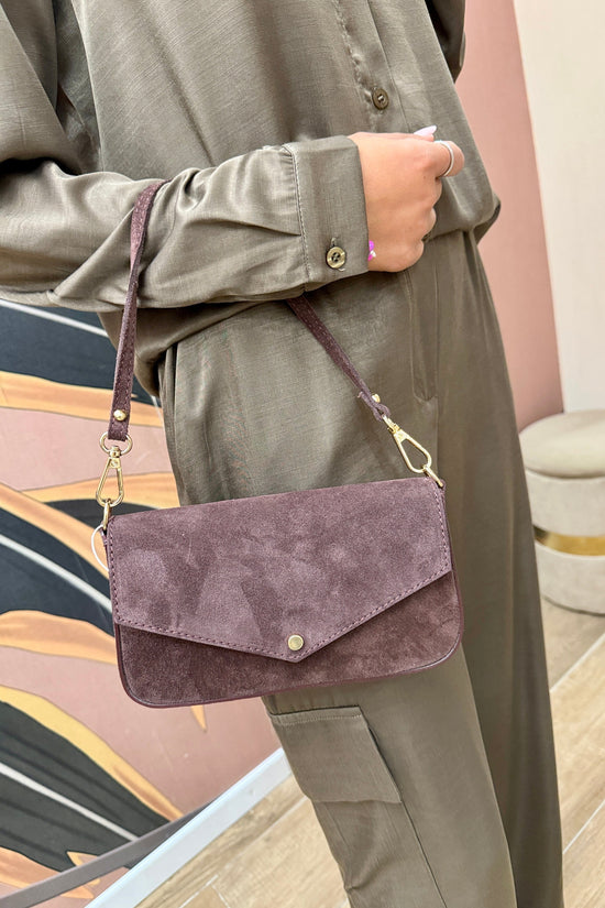 pochette a tracolla in camoscio con pattina - VINO