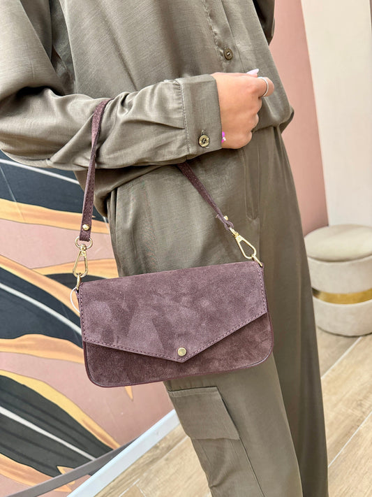 pochette a tracolla in camoscio con pattina - VINO