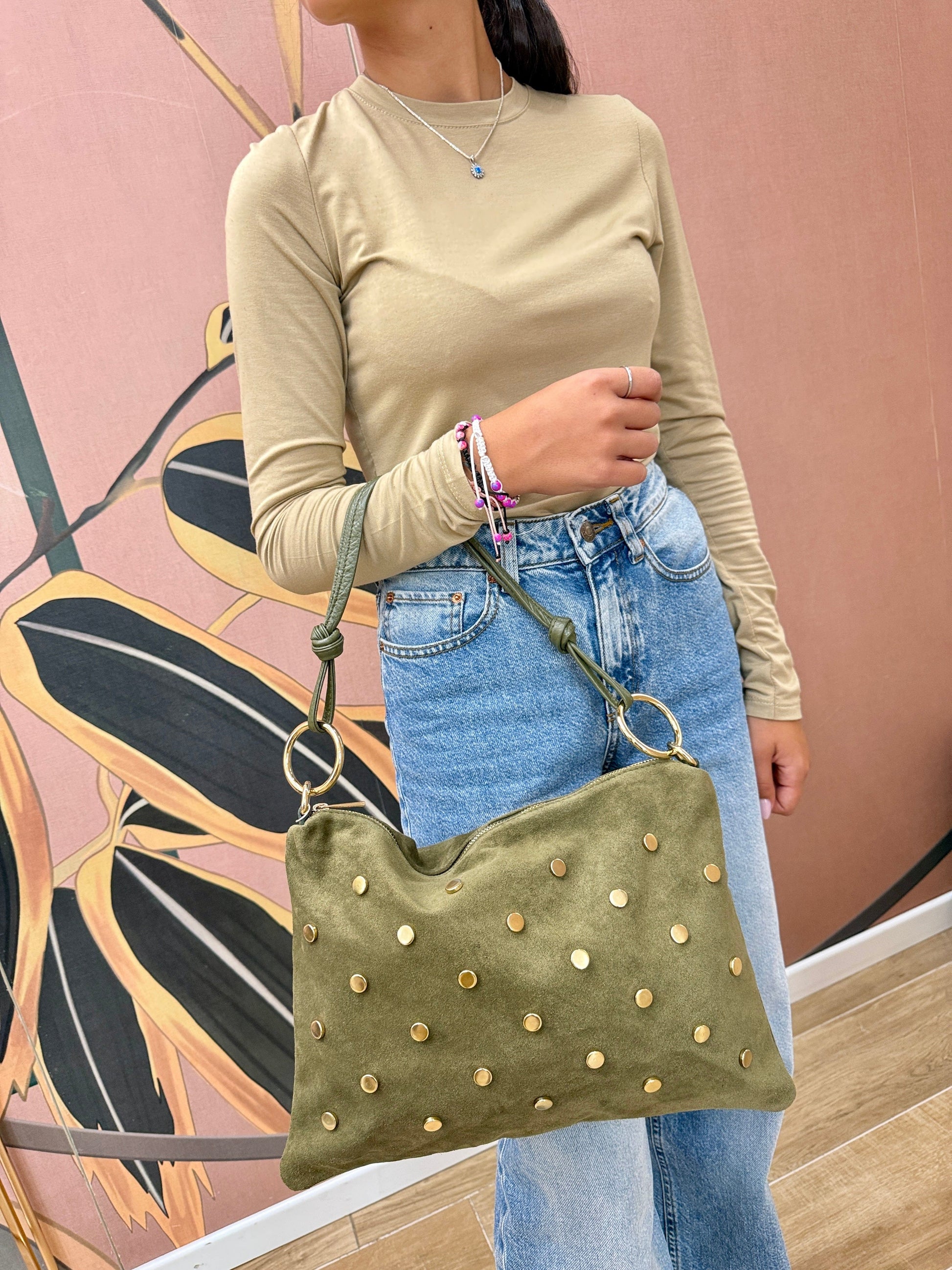 Pochette con borchie in camoscio - MILITARE