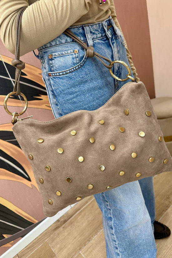 Pochette con borchie in camoscio - TAUPE