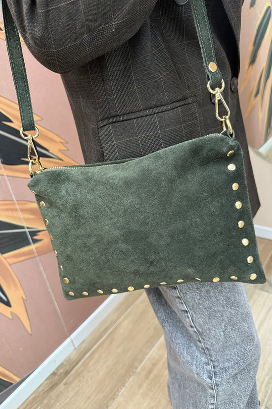 pochette con borchie misura media - VERDE