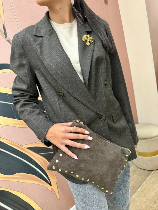 pochette con borchie misura media - MORO