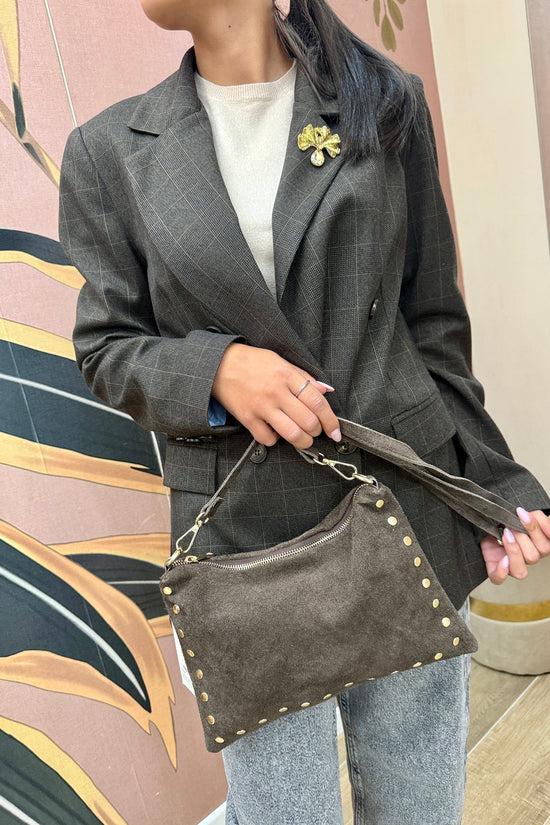 pochette con borchie misura media - MORO