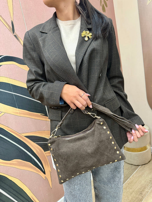 pochette con borchie misura media - MORO