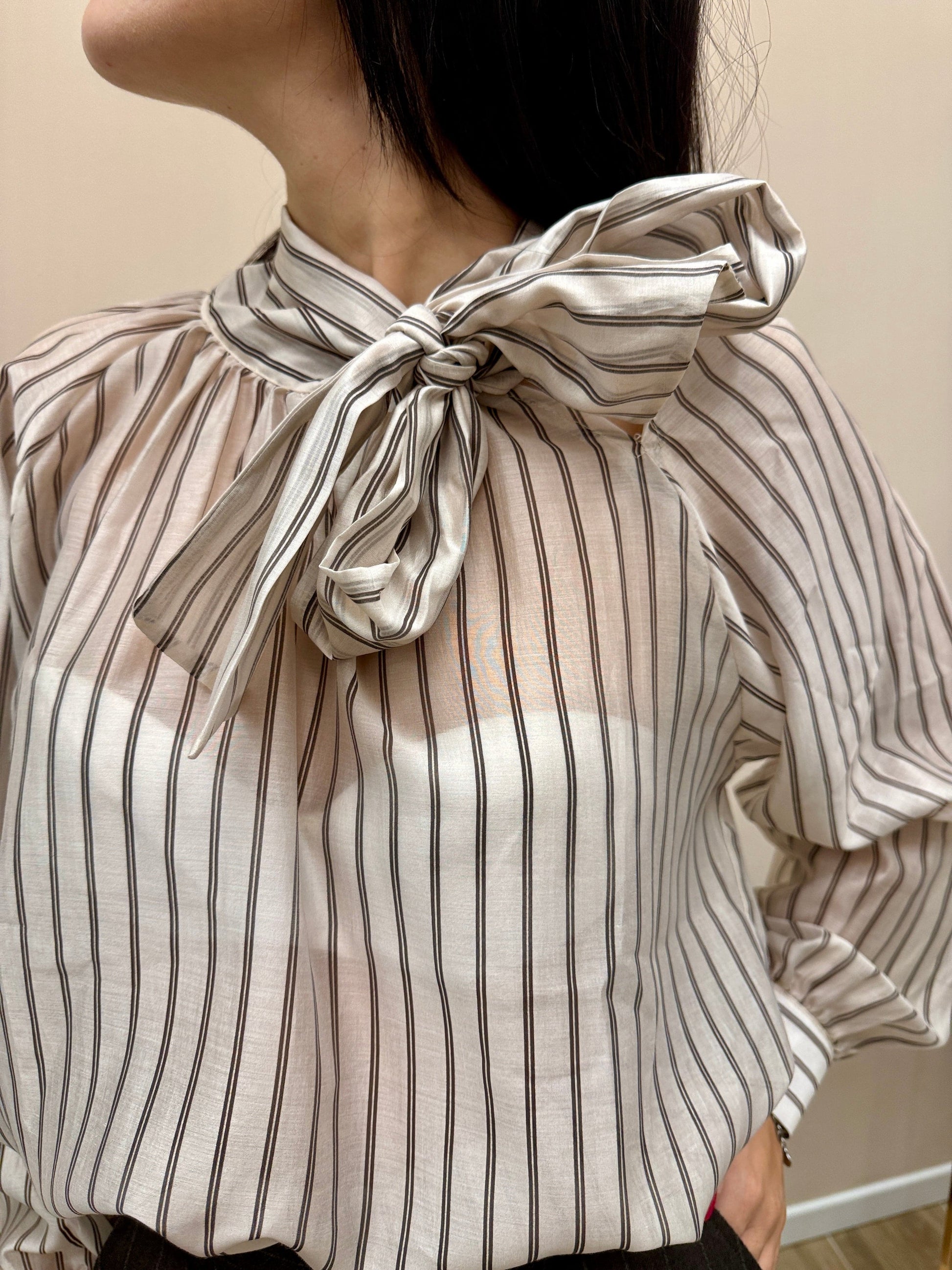 Camicia con fiocco gessata - PANNA