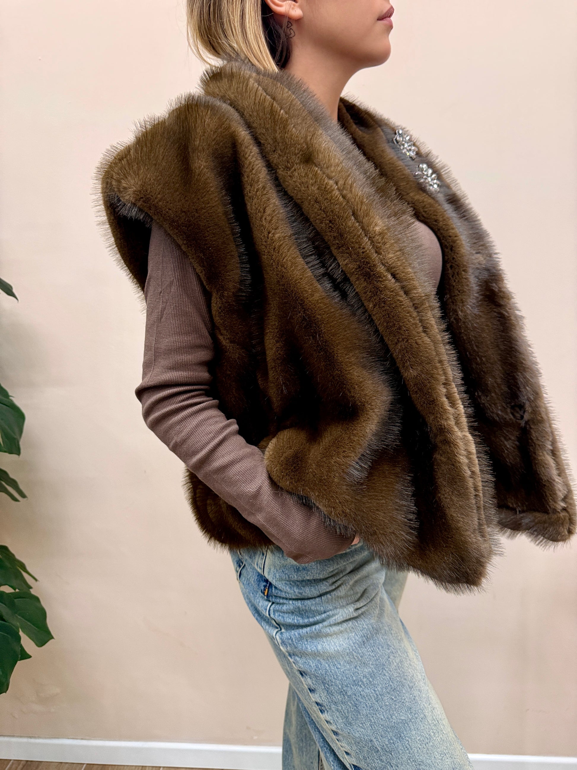 Gilet con spille - TABACCO