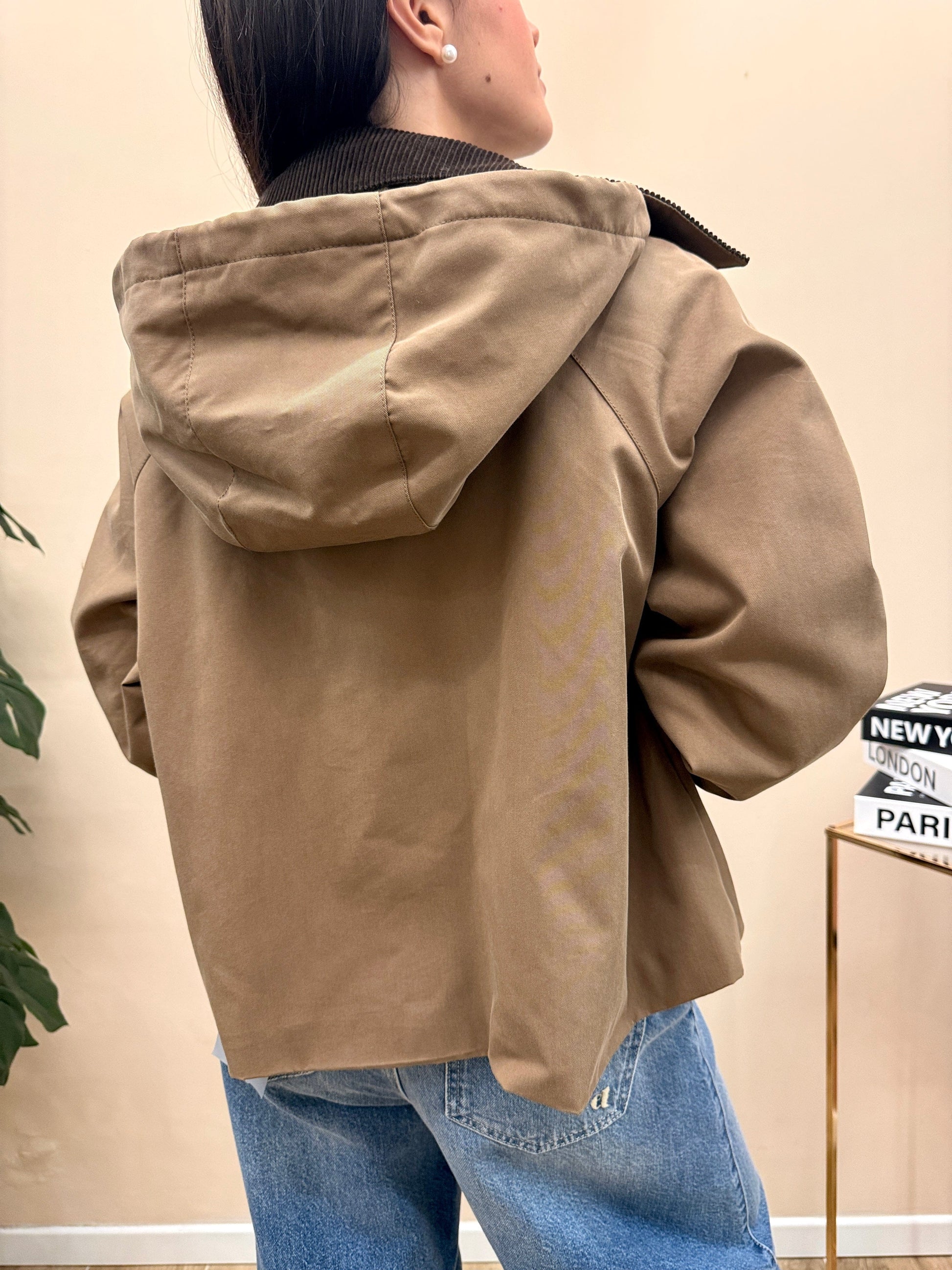 Trench corto con cappuccio - CAMMELLO