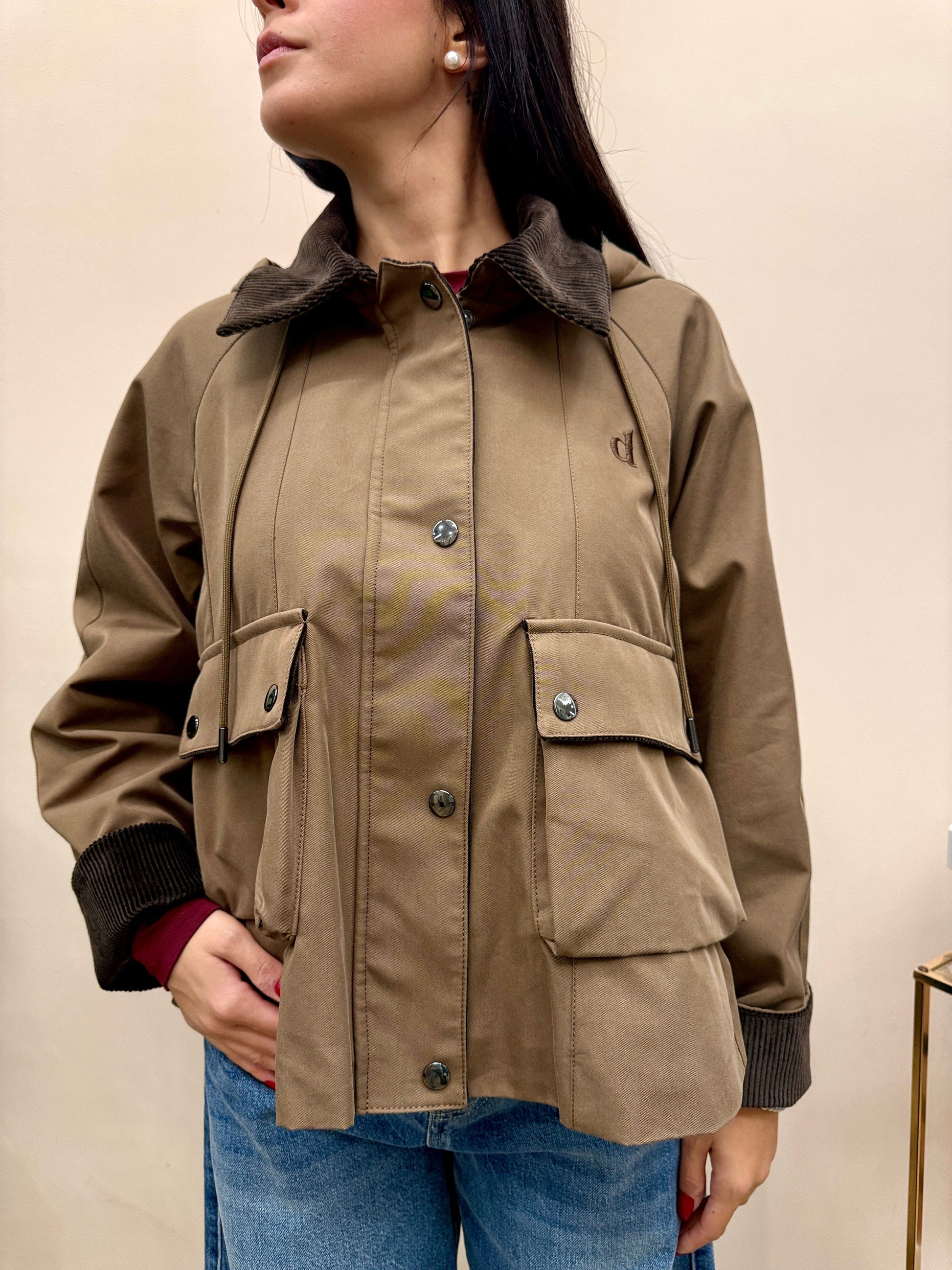 Trench corto con cappuccio - CAMMELLO